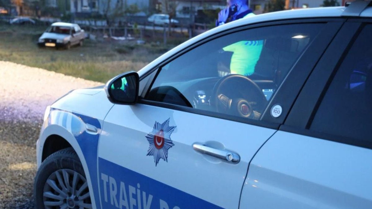 Aksaray’da şarampole devrilen otomobilin sürücüsü ehliyetsiz ve alkollü çıktı