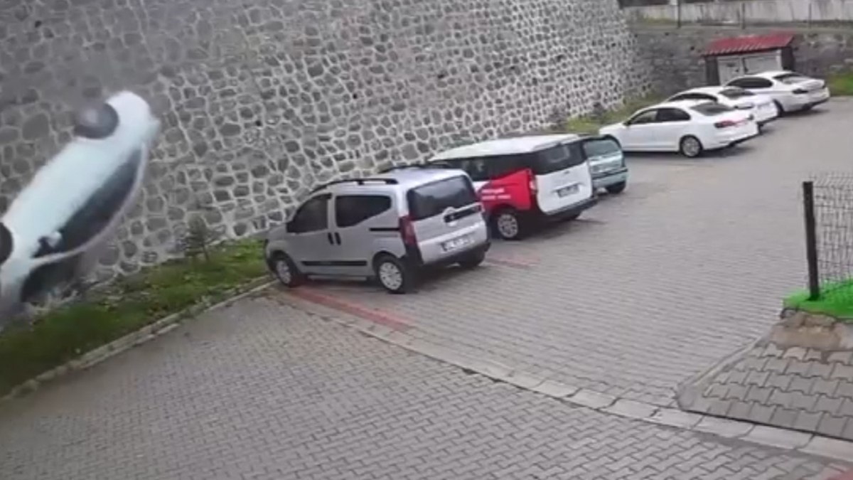 Ordu’da site bahçesine uçan otomobilin sürücüsü öldü